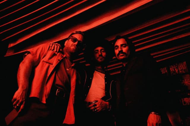 Hermanos Gutiérrez gallery photo 4