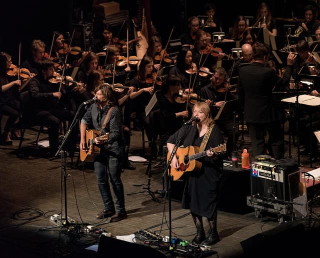 Indigo Girls gallery photo 3