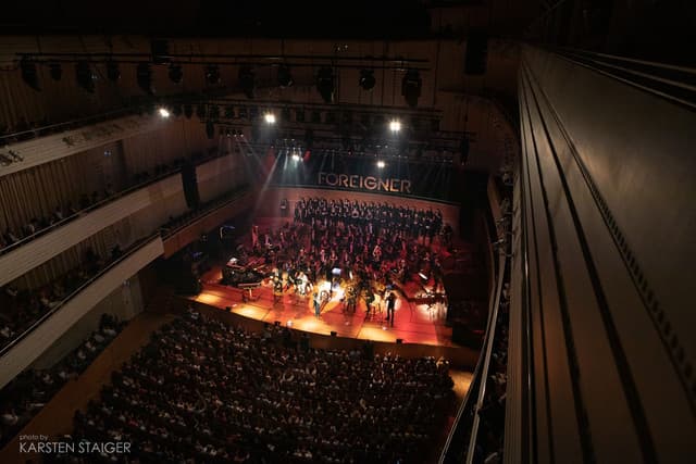 Foreigner gallery photo 5