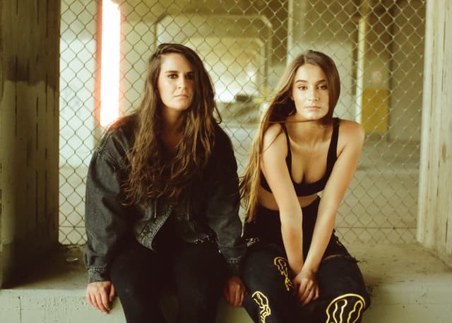 Neoni gallery photo 2