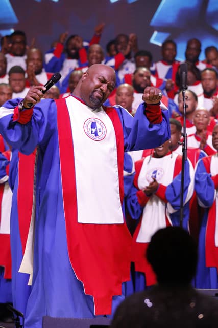 Mississippi Mass Choir gallery photo 3