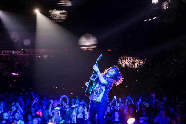 Billy Strings gallery photo 12