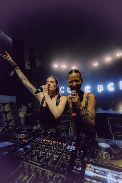 Icona Pop gallery photo 3