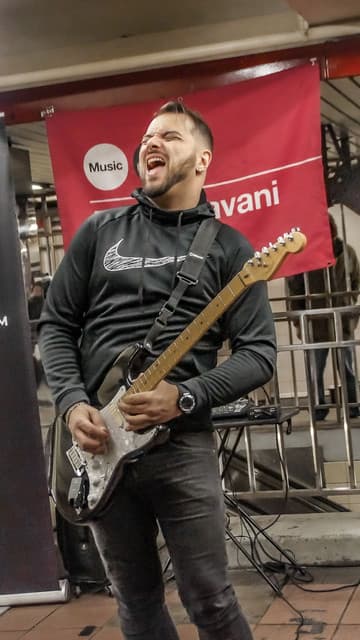 Felipe Pavani gallery photo 6