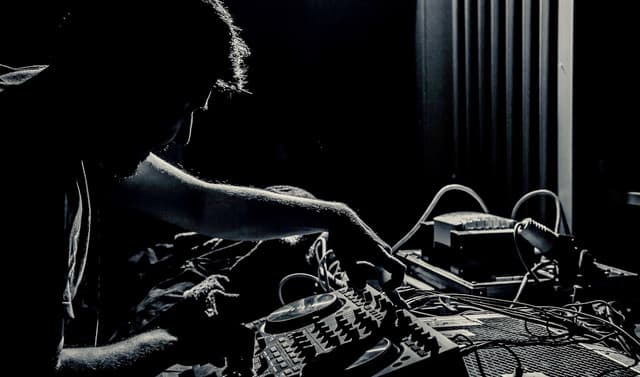 Amon Tobin gallery photo 6