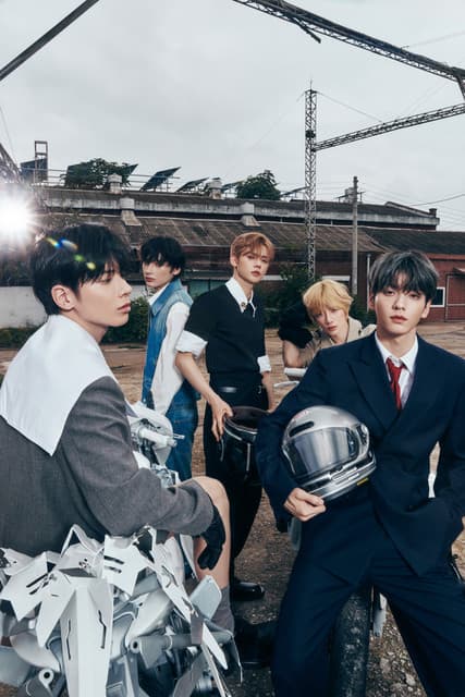 TOMORROW X TOGETHER gallery photo 1