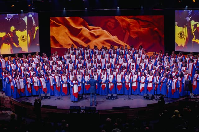Mississippi Mass Choir gallery photo 2