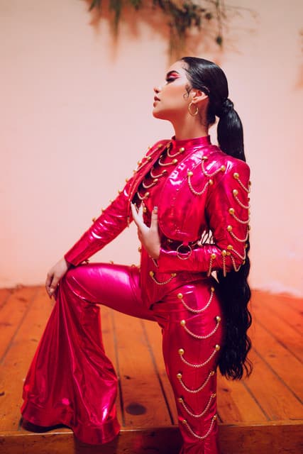 Kim Loaiza gallery photo 2