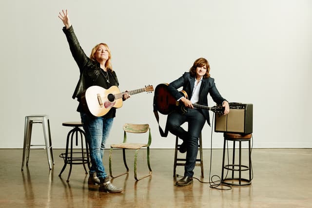 Indigo Girls gallery photo 1