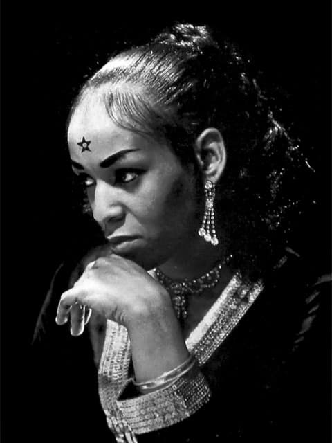 Linda Jones gallery photo 1