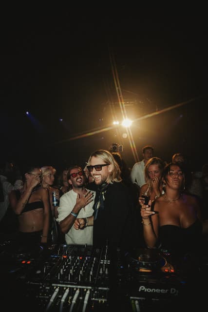 Wave Wave gallery photo 2