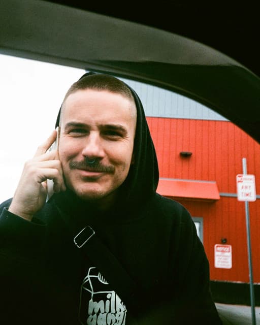 Medium Build gallery photo 3