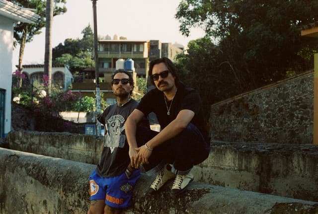 Hermanos Gutiérrez gallery photo 3