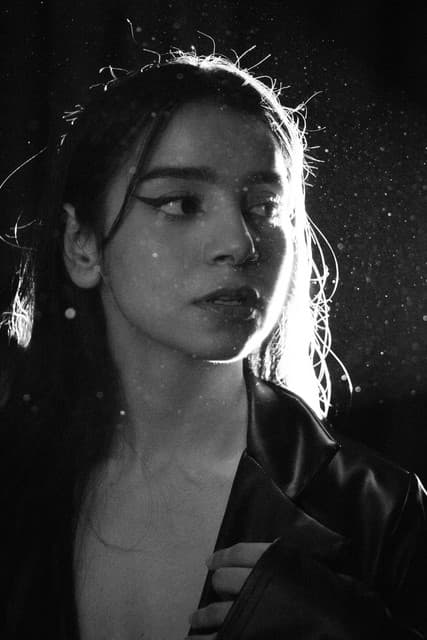 Viepsa Arora gallery photo 1