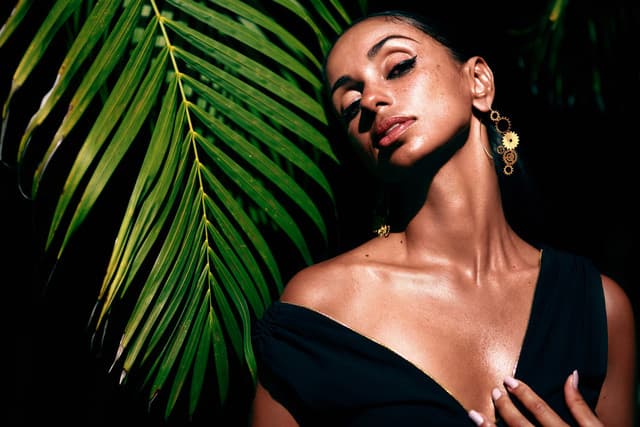 Mýa gallery photo 1