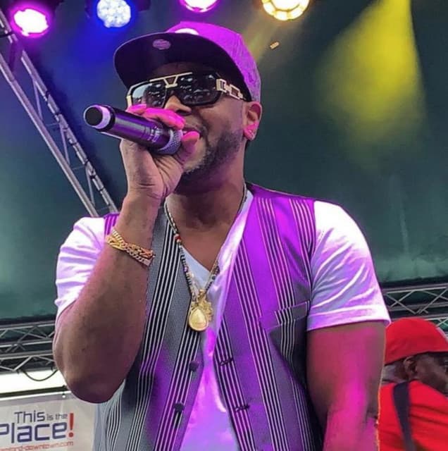 Rayvon gallery photo 2