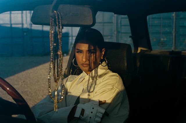 Priya Ragu gallery photo 2