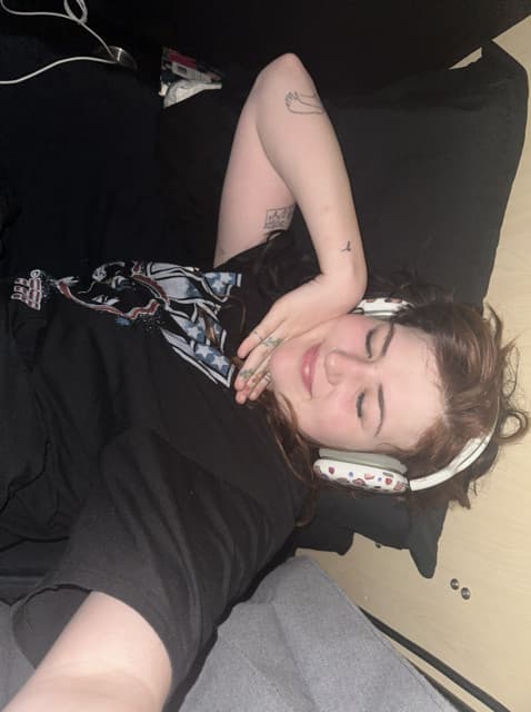 Gayle gallery photo 3