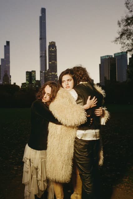 Sunflower Bean gallery photo 1