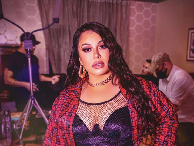 Chiquis gallery photo 11