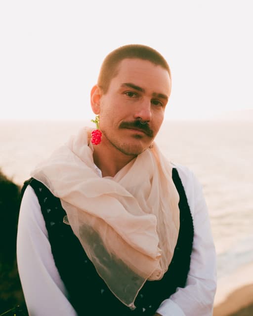 Medium Build gallery photo 2