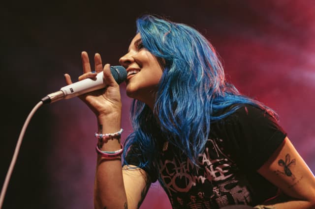 Charlotte Sands gallery photo 4