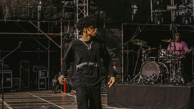 ChicoCurlyHead gallery photo 1