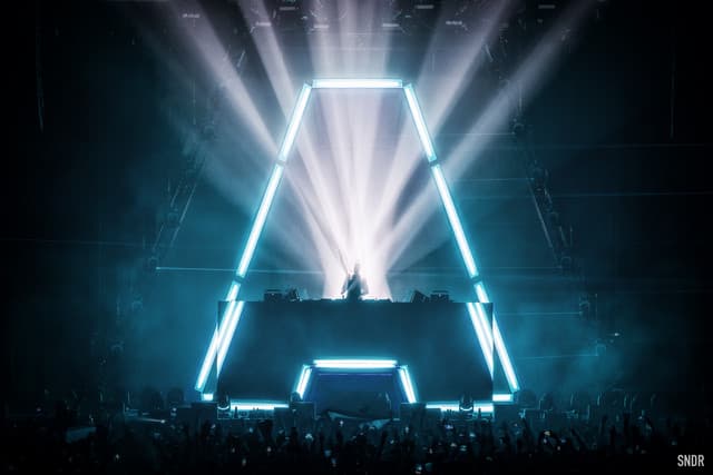 Armin van Buuren gallery photo 2