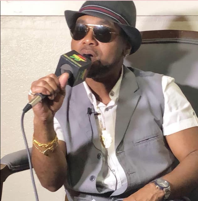 Rayvon gallery photo 8