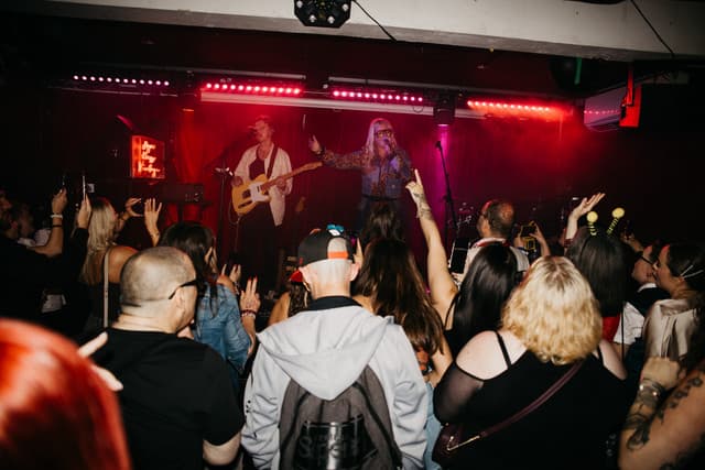 Reigns gallery photo 6