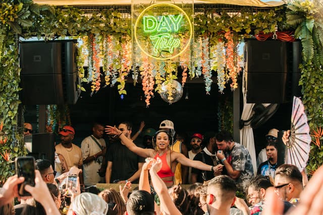 HoneyLuv gallery photo 4