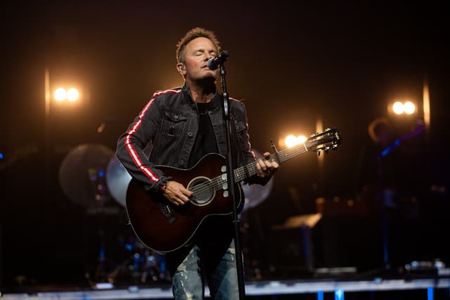 Chris Tomlin gallery photo 2