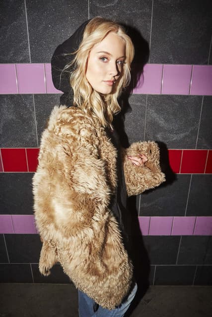 Zara Larsson gallery photo 4