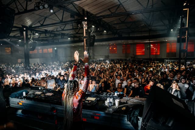 HoneyLuv gallery photo 7