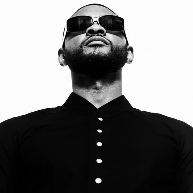 USHER gallery photo 4