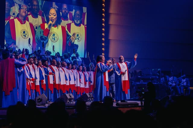 Mississippi Mass Choir gallery photo 4