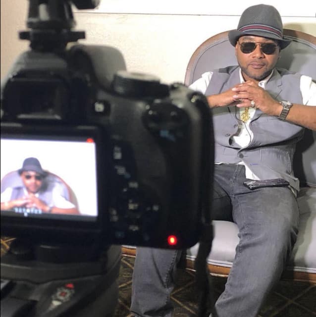 Rayvon gallery photo 9