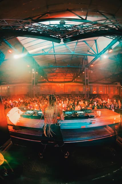 HoneyLuv gallery photo 8