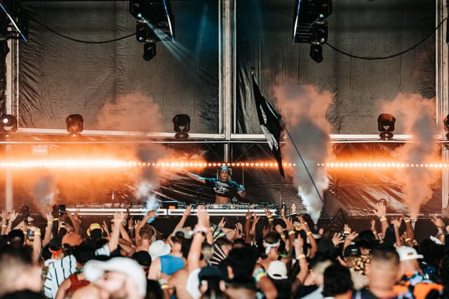 HoneyLuv gallery photo 3