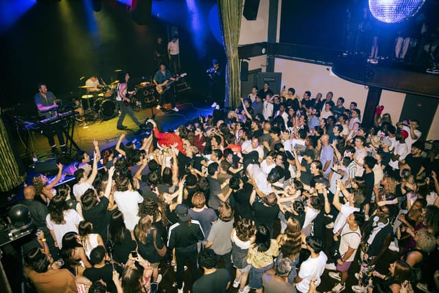 Telescreens gallery photo 10