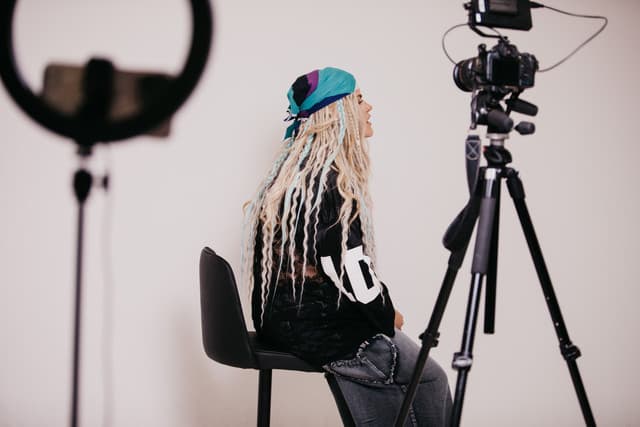 Reigns gallery photo 3