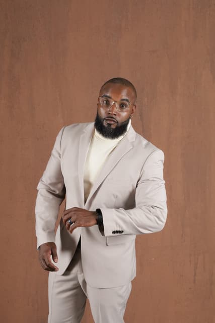 Demetrius West gallery photo 7