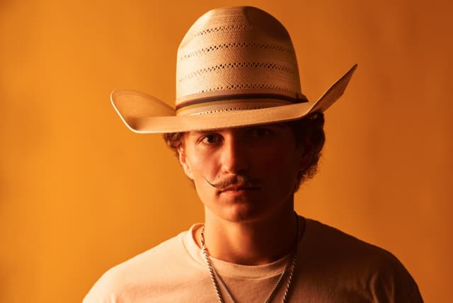 Braxton Keith gallery photo 5