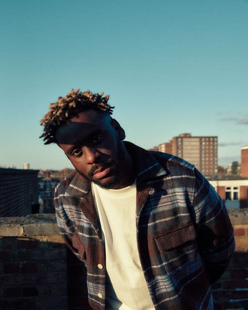 Myles Smith gallery photo 2