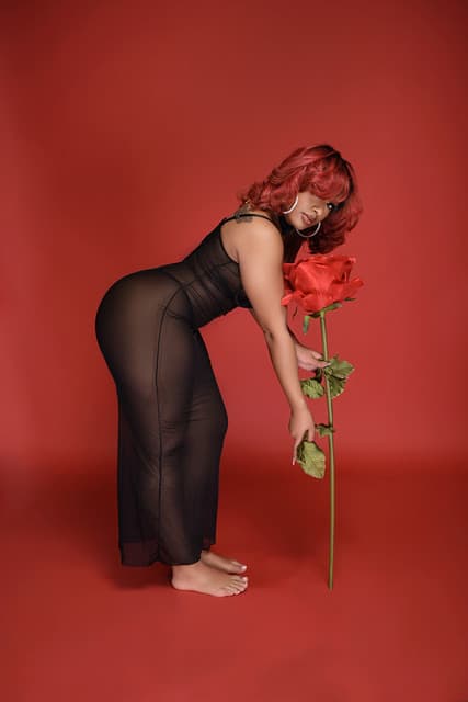 TEE WILLIS gallery photo 1