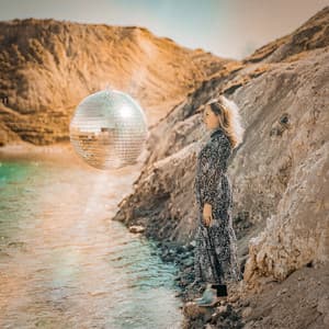 Single: We Go out of Our Way