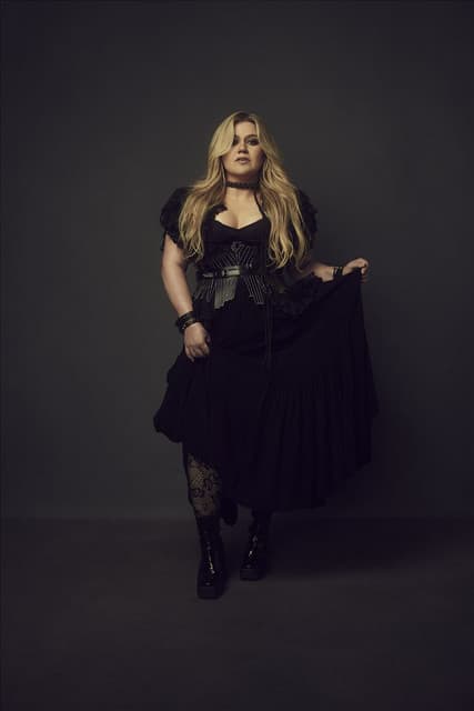 Kelly Clarkson gallery photo 2