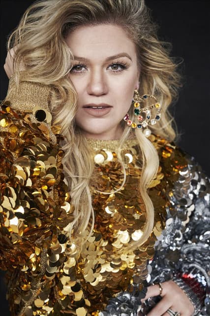 Kelly Clarkson gallery photo 4