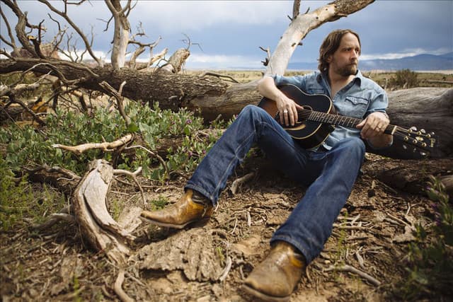Hayes Carll gallery photo 4