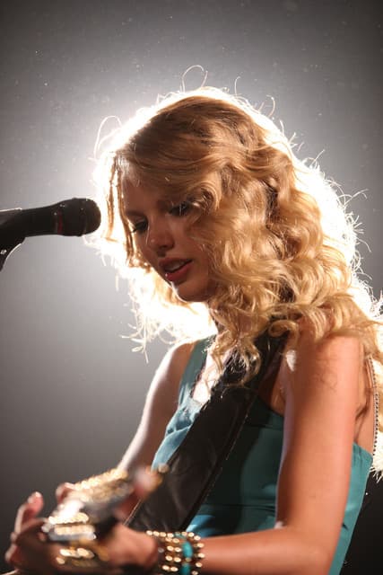 Taylor Swift gallery photo 6